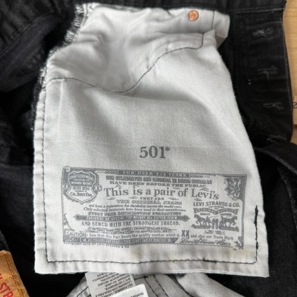 Levi's 501 Black Original Fit Mens Jeans 34x30 (33x28) Button Fly Classic Denim‎